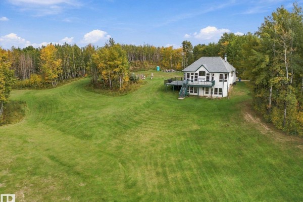Family room - #7 54020 Hghway 779, Rural Parkland County, AB T7Y0A3 Photo 4