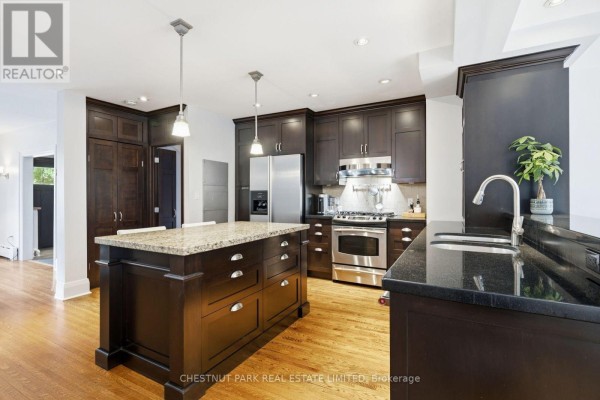 Kitchen - 7 Anderson Avenue, Toronto, ON M5P1H2 Photo 5