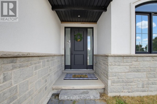 7 Aspen Circle, Thames Centre, ON, photo 2