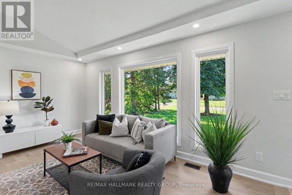 7 Attwood Crescent, Ottawa, ON K2E5B1 Photo 4