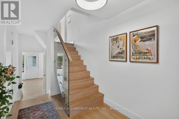 Foyer - 7 Briar Lane, Hamilton, ON L9H6E8 Photo 4
