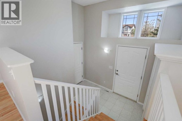 7 Canoe Close, Airdrie, AB, photo 3