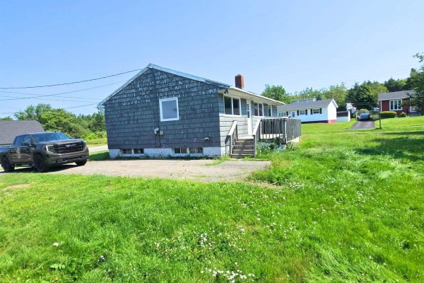 Primary Bedroom - 7 Cartwright Street, North Sydney, NS B2A3G7 Photo 3