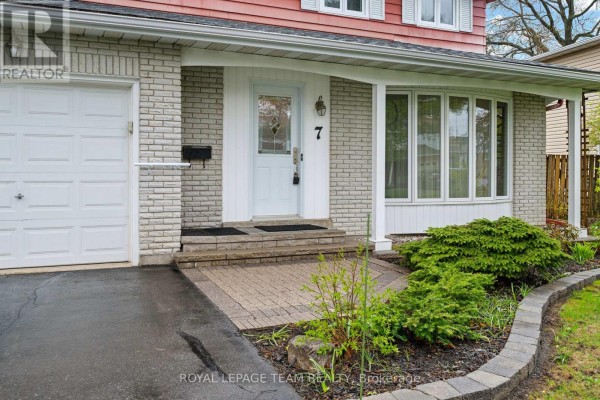 Kitchen - 7 Centrepark Drive, Ottawa, ON K1B3C2 Photo 2