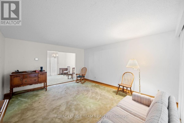 Bedroom 4 - 7 Centrepark Drive, Ottawa, ON K1B3C2 Photo 5