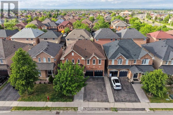 7 Chapparal Drive, Brampton, ON, photo 2
