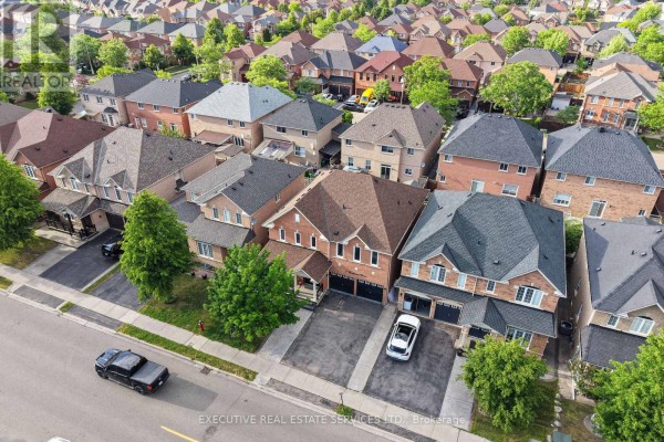 7 Chapparal Drive, Brampton, ON, photo 3