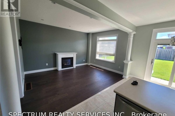 7 Charlemagne Avenue, Barrie, ON, photo 3