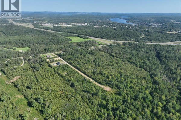 7 Crest Avenue, Heathland, NB E3L5C1 Photo 4
