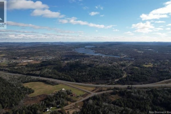 7 Crest Avenue, Heathland, NB E3L5C1 Photo 5