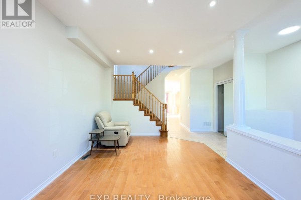 Family room - 7 Davidoff Street, Markham, ON L6E1R2 Photo 5
