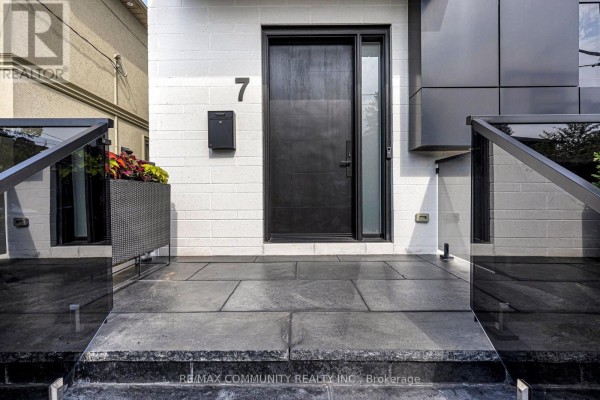 7 Derwyn Road, Toronto, ON, photo 3