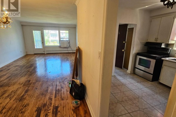 Living room - 7 Elway Court, Toronto, ON M6B2N7 Photo 4