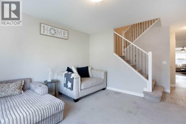 Family room - 7 Emberside Hollow, Cochrane, AB T4C2L6 Photo 4