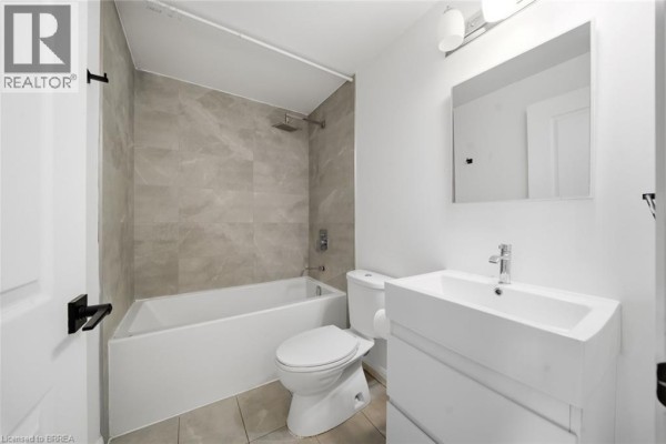 4pc Bathroom - 7 Erie Avenue Unit# 202, Brantford, ON N3S2E7 Photo 5