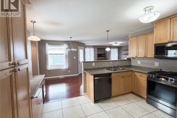 Living room - 7 Fairway Court, Meadow Lake, SK S9X1Z9 Photo 3