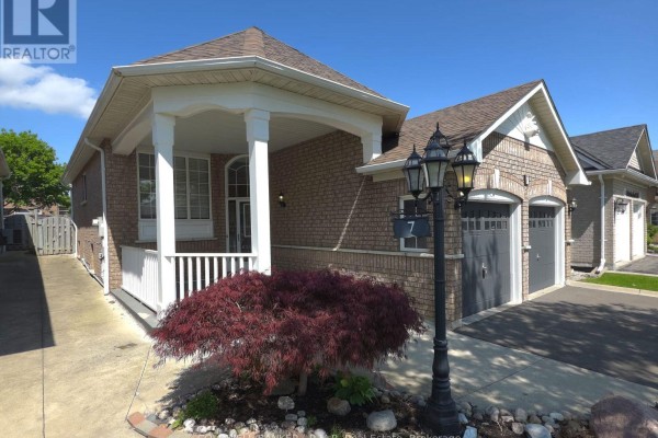 7 Fletchers Creek Boulevard, Brampton, ON, photo 2