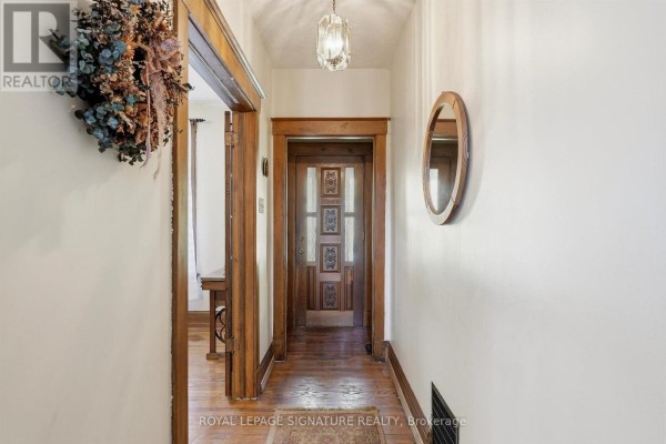 Family room - 7 Geoffrey Street, Toronto, ON M6R1P2 Photo 4