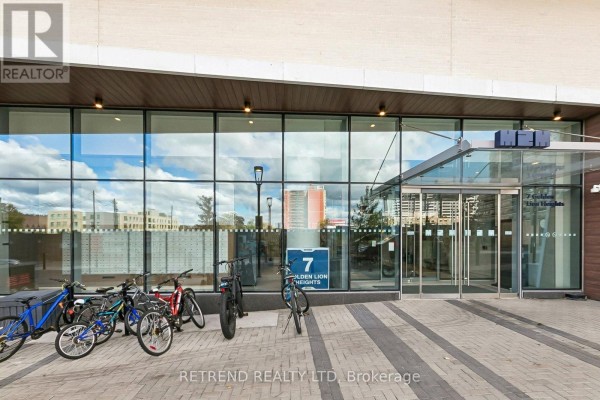 7 Golden Lion Heights, Toronto, ON M2M0C1 Photo 3