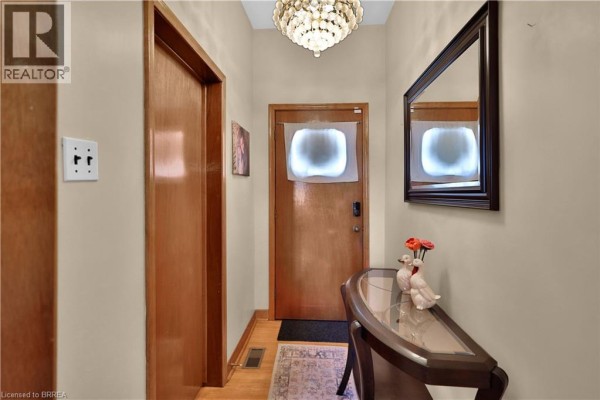 Foyer - 7 Halls Avenue, Brantford, ON N3T3X2 Photo 5