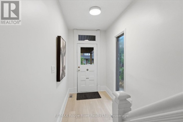 7 Heyworth Crescent, Toronto, ON, photo 2