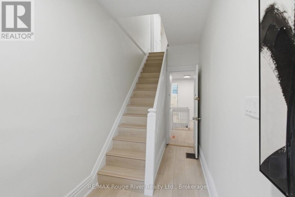 7 Heyworth Crescent, Toronto, ON, photo 3