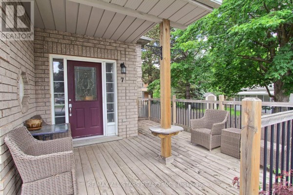 Living room - 7 John Harvey Street, Uxbridge, ON L9P1C3 Photo 5
