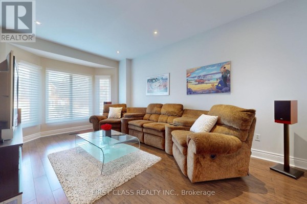 7 Kenpark Avenue, Brampton, ON, photo 3