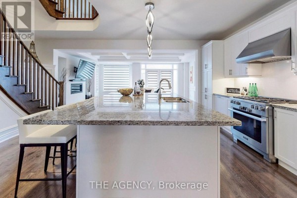 Family room - 7 Kipling Grove Court, Toronto, ON M9B0C6 Photo 4