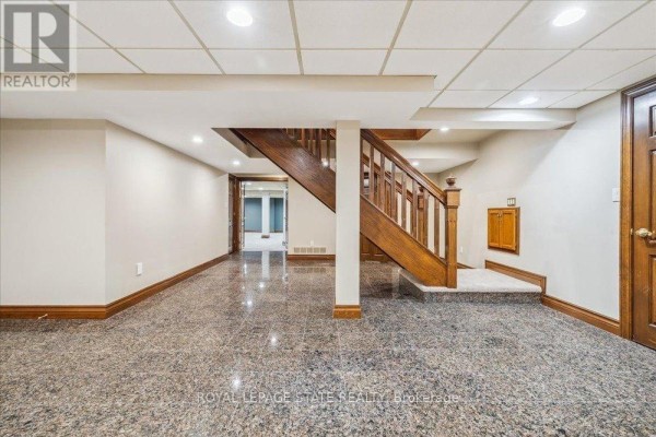7 Lakegate Drive, Hamilton, ON, photo 3