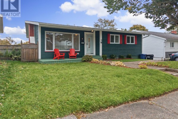 7 Macpherson Avenue, St  John S, NL, photo 2
