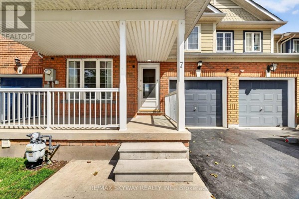 Kitchen - 7 Madronna Gardens, Brampton, ON L7A2V5 Photo 4