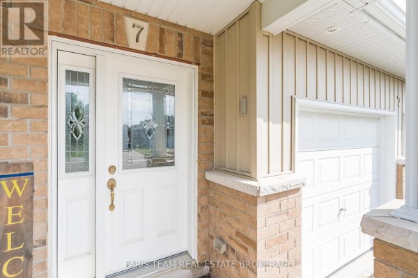 Laundry room - 7 Mancini Drive, Essa, ON L0M1B1 Photo 4
