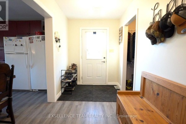 Foyer - 7 Mary Street, Edwardsburgh/cardinal, ON K0E1T0 Photo 5
