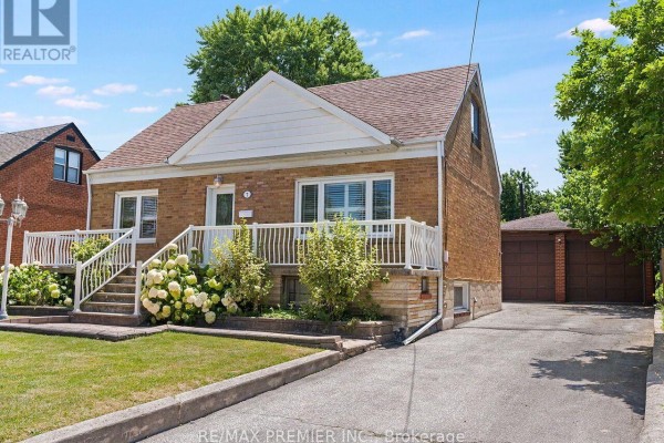 Living room - 7 Mayall Avenue, Toronto, ON M3L1E3 Photo 3