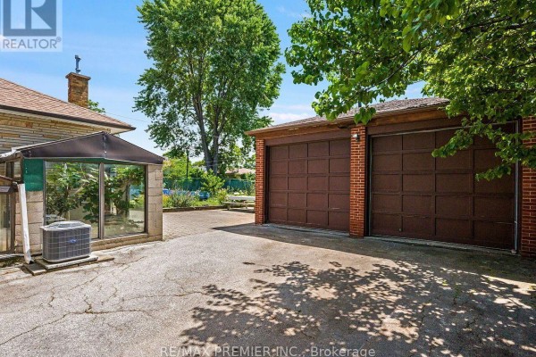 Den - 7 Mayall Avenue, Toronto, ON M3L1E3 Photo 4