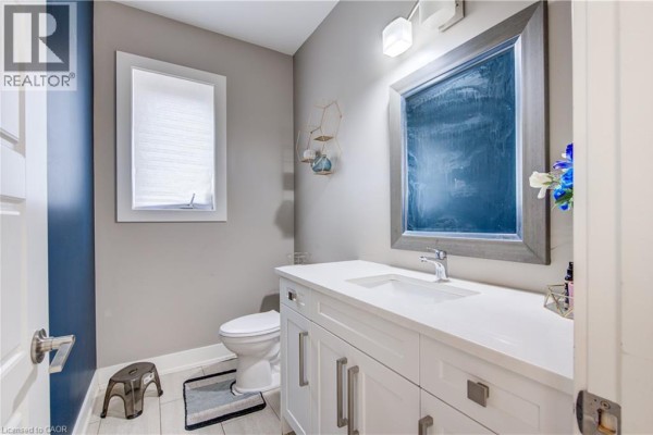 3pc Bathroom - 7 Mcpherson Court, Lyndhurst, ON N5P0E5 Photo 4