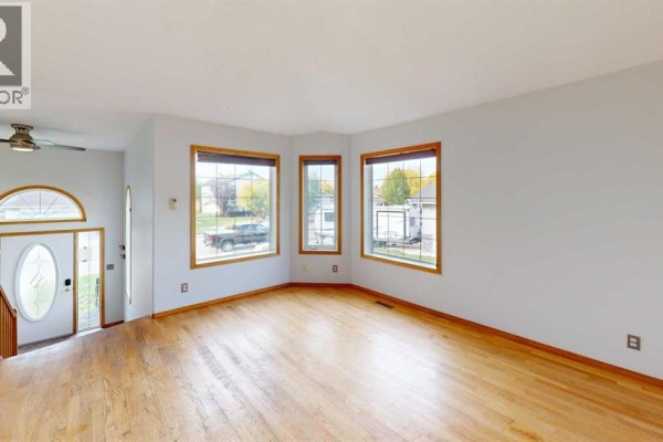 7 Mt Alderson Place W, Lethbridge, AB, photo 2