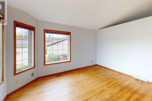 7 Mt Alderson Place W, Lethbridge, AB, photo 3