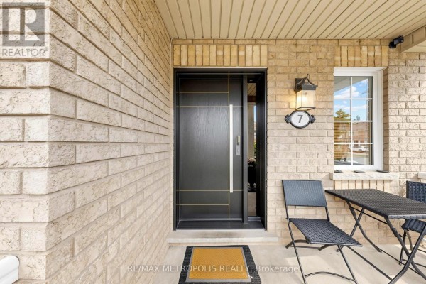 7 Oceanpearl Crescent, Whitby, ON L1N0C5 Photo 4