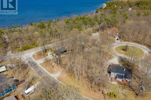 7 Oneida Crescent, Tiny, ON, photo 2