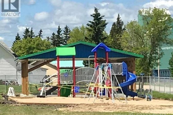 7 Park Ave (48 Ave), Mayerthorpe, AB, photo 2