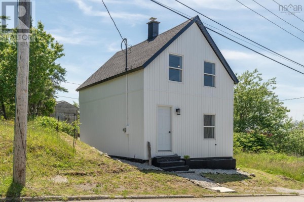 7 Pearl Street, Yarmouth, NS, photo 2