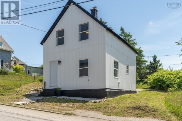 7 Pearl Street, Yarmouth, NS, photo 3