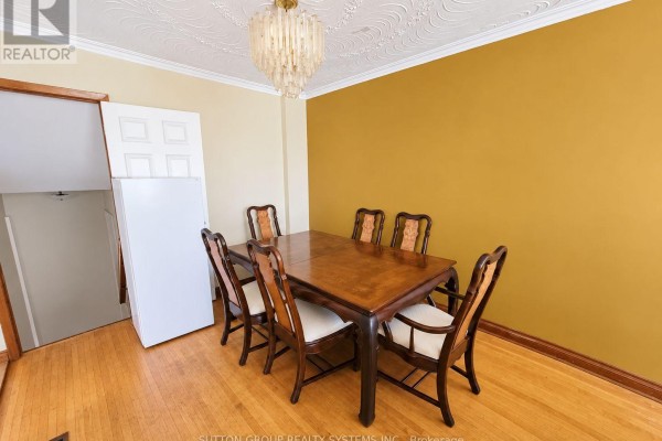 7 Pecan Court, Toronto, ON M3L1R6 Photo 4