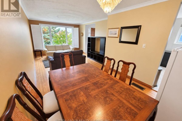 7 Pecan Court, Toronto, ON M3L1R6 Photo 5