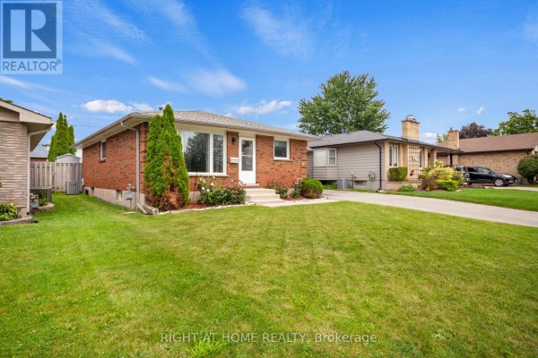 Living room - 7 Raven Avenue, St  Thomas, ON N5R5K8 Photo 3