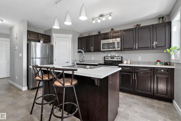 Kitchen - 7 Sandalwood Pl, Leduc, AB T9E1C2 Photo 3