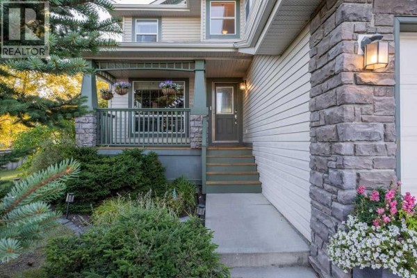 Living room - 7 Springbank Mews Sw, Calgary, AB T3H4V5 Photo 2