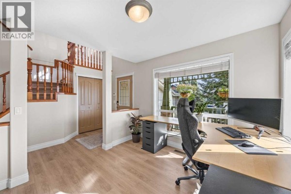 2pc Bathroom - 7 Springbank Mews Sw, Calgary, AB T3H4V5 Photo 5